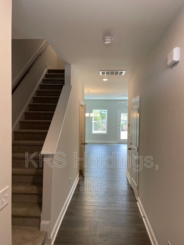 Foto del edificio - 446 Barrington Row Ave