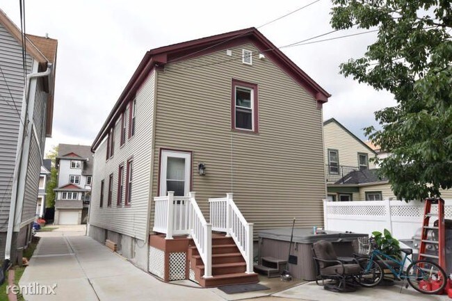 Foto del edificio - 1526 N Cass St