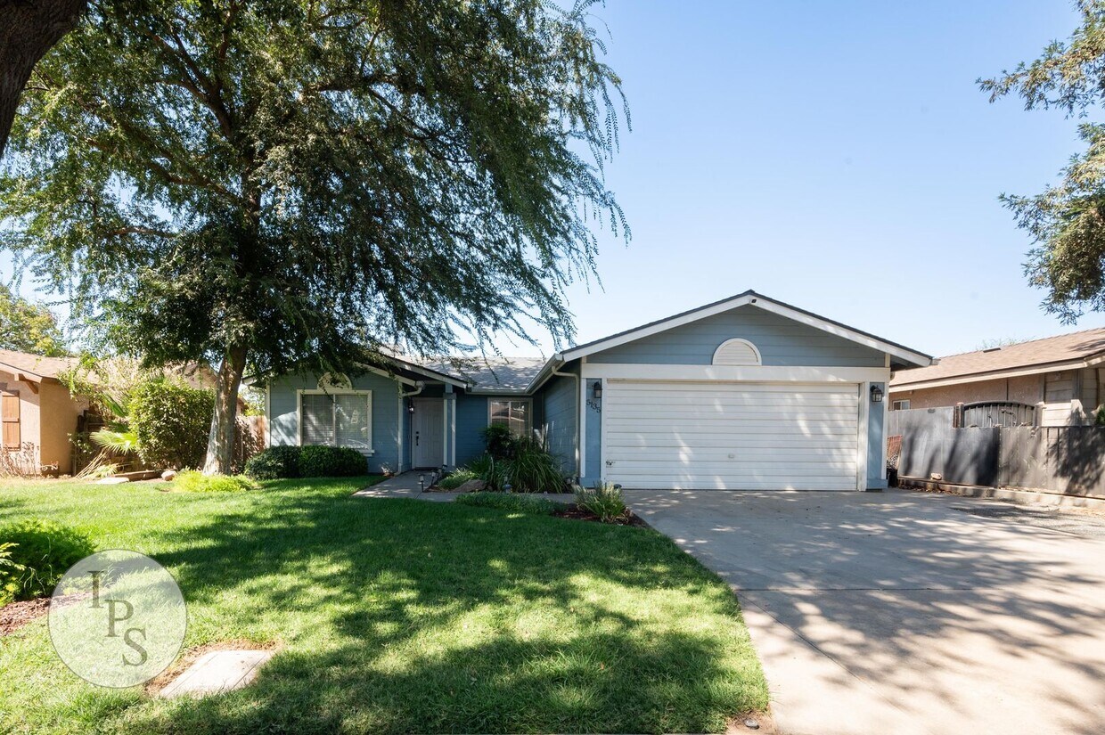 Primary Photo - Fresno Sunnyside Home, 4BR/2BA, Built 1992...