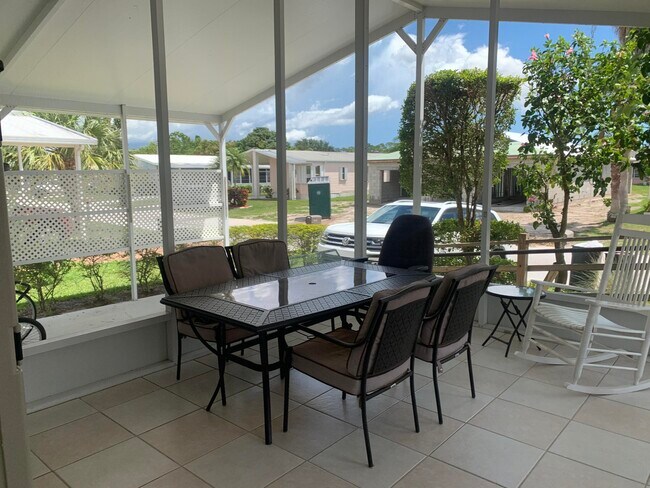 Foto del edificio - 6631 Spanish Lakes Blvd