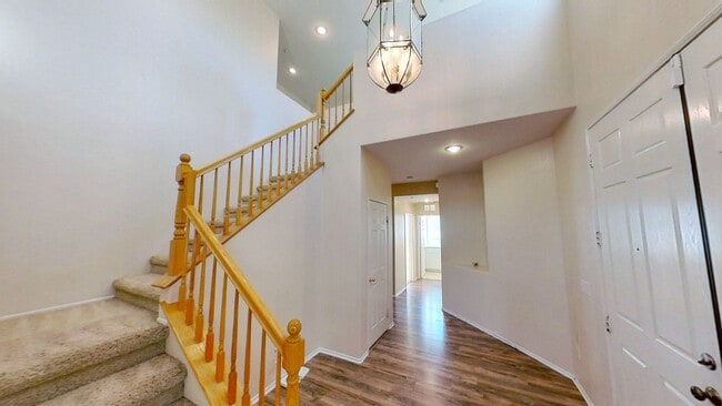 Building Photo - Spacious 4 Bedroom 3 Bath Home in East Hig...