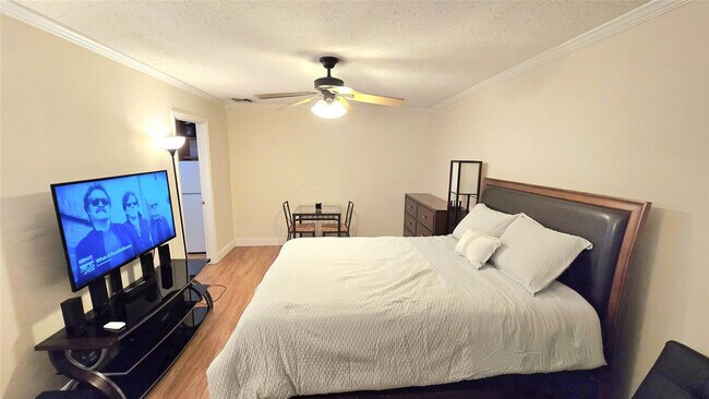 Foto del edificio - 536 NW 45th St