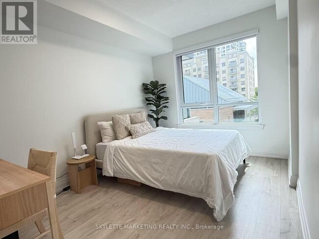 Photo du bâtiment - 591-591 Sheppard Ave E