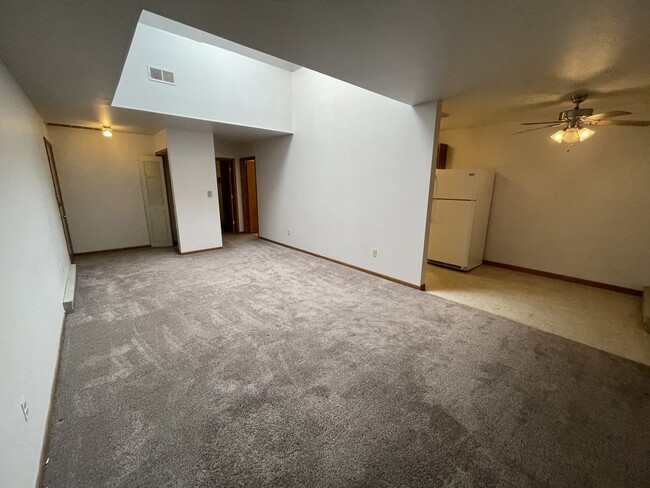 Building Photo - 124 E LINCOLN Ave