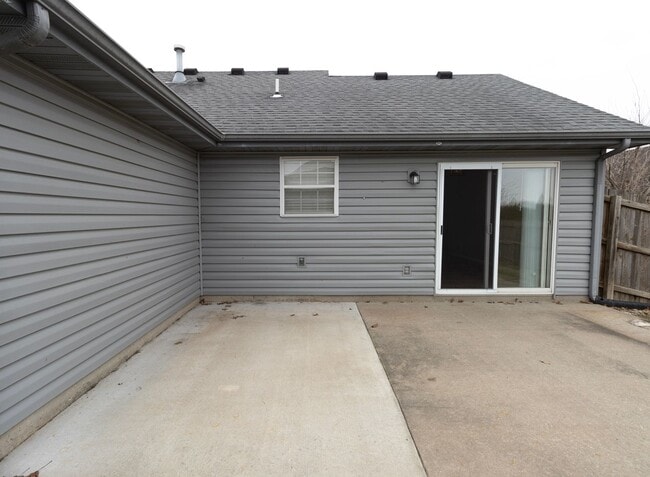 Building Photo - Comfort & Convenience on Crow Court