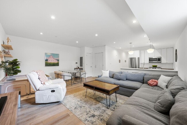 Light-Filled Luxury Condo with Designer Finishes - Light-Filled Luxury Condo with Designer Finishes