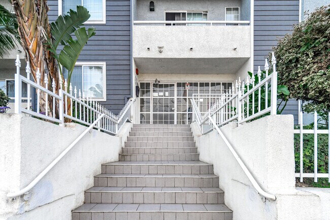 Entrada - Harbor Court Apartments