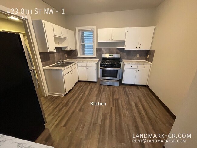 Foto del edificio - AVAILABLE NOW- Great location, open concep...