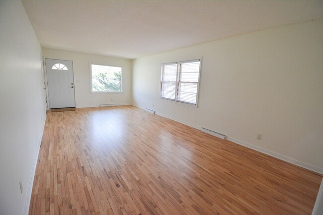 Building Photo - 3 bed 1 bath Available For Rent Near Histo...