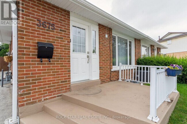 Photo du bâtiment - 3675 Glencolin Ct
