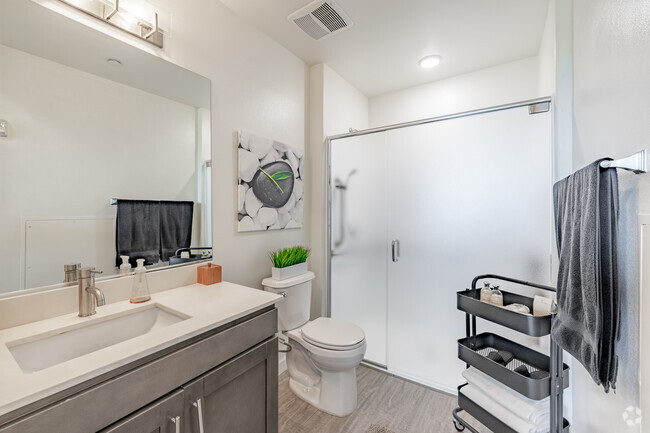 3BR, 3BA - 1,100SF - Bathroom - Element by Stuho