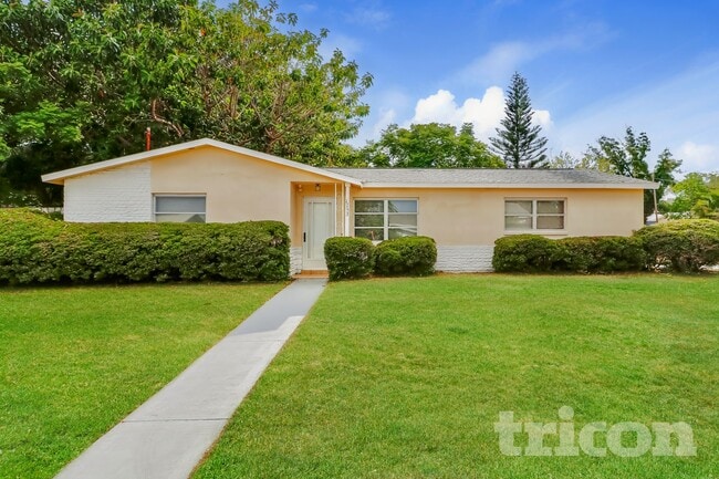 Building Photo - 1753 Linwood Cir