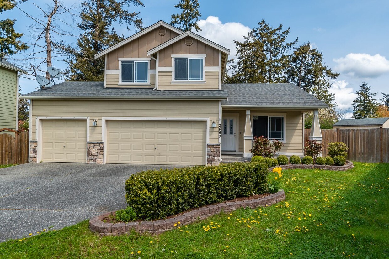 Primary Photo - 3 Bedroom 2.5 Bath with 3 Car Garage
