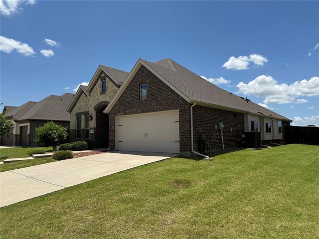 Building Photo - 210 Jacaranda Dr