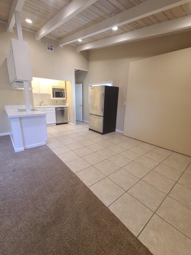 Building Photo - 13800 Robleda Rd