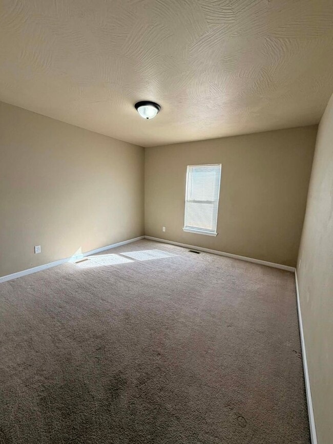 Building Photo - LEASETAKEOVER: NO DEPOSIT NEEDED!!!  4 BEDROOM / 2 BATHROOM HOUSE IN JOPLIN MO!!!