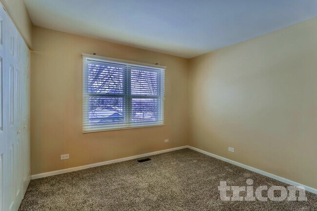 Foto del edificio - 27W115 Chestnut Ln