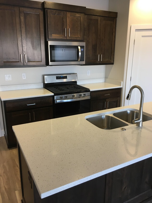 Foto principal - 831 S Black Alder Dr