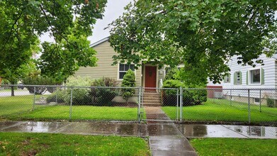 Building Photo - 1242 S 4th St W