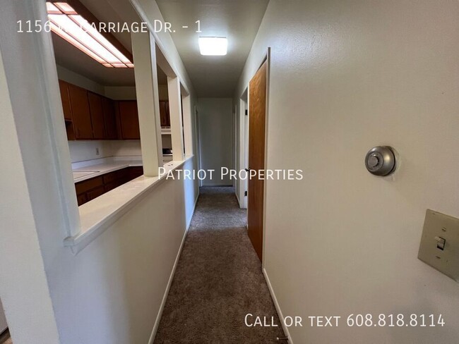 Foto del edificio - 2 bedroom/ 1 bath apartment in Whitewater, WI