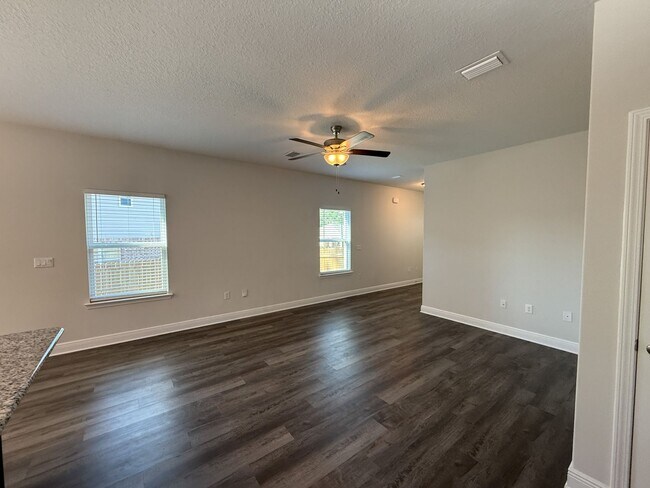 Building Photo - 4 Bedroom 2.5 Bath Home in Nautical Landing For Rent!