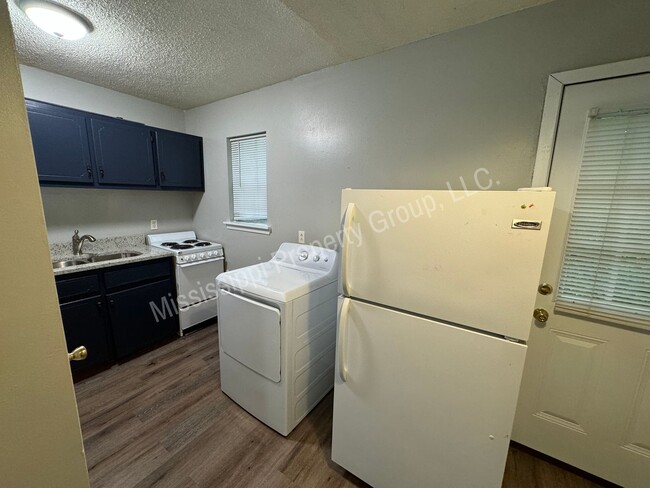 Building Photo - 1BR/1BA For Rent