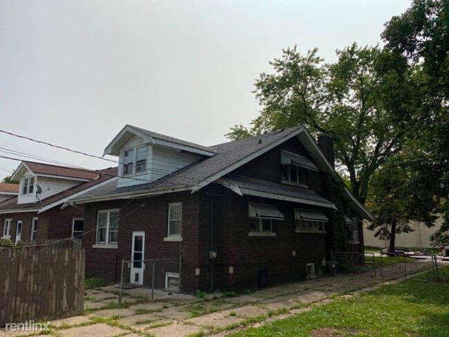 Building Photo - 1303 E Nebraska Ave