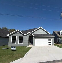 Building Photo - 5709 Barkridge Dr