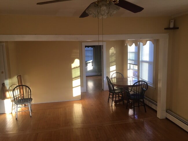 Large living space - 5 Page St
