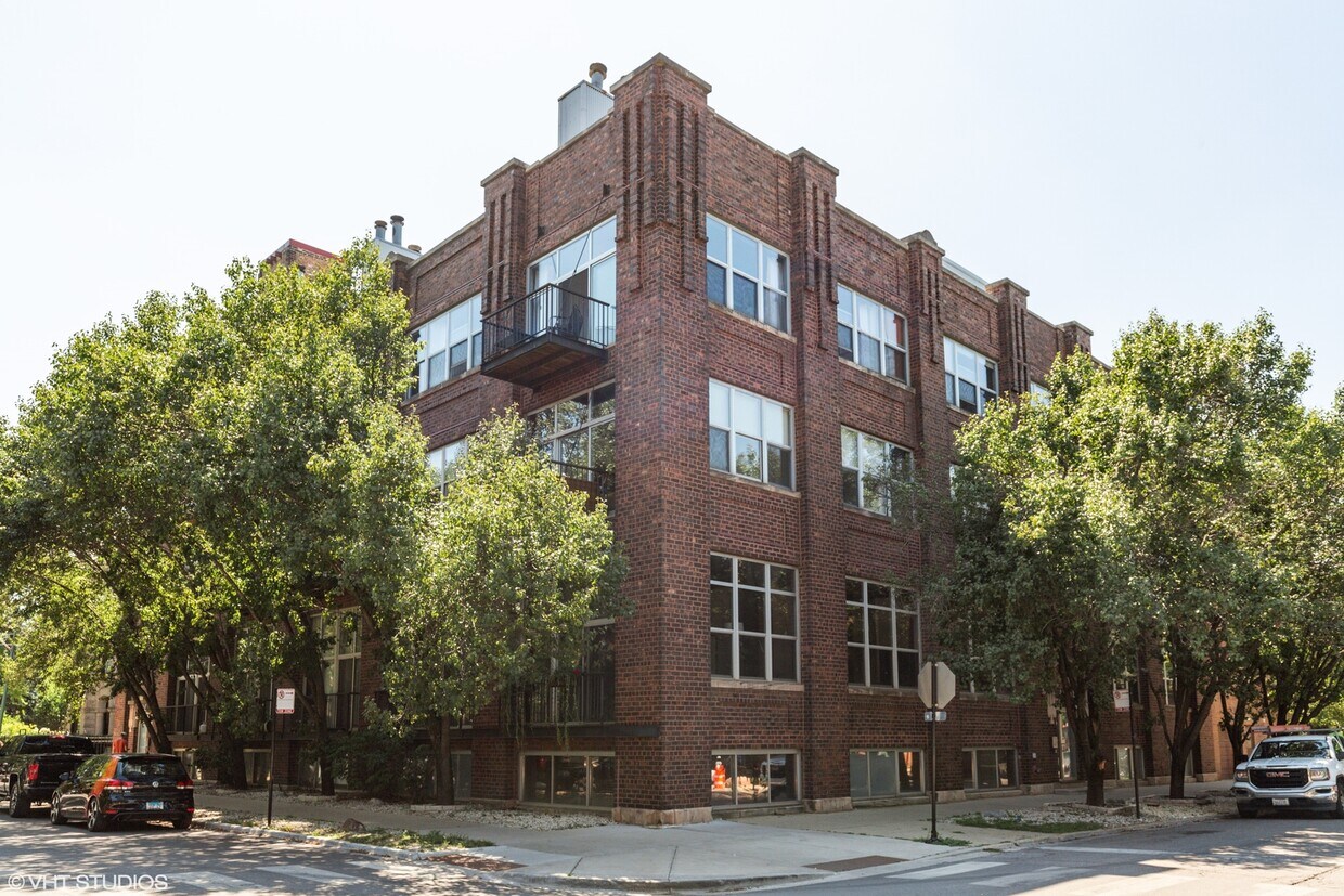 Primary Photo - 2201 W Wabansia Ave