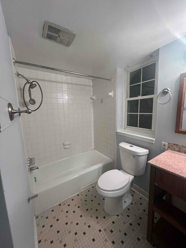 Foto del edificio - 730 Quince Orchard Blvd