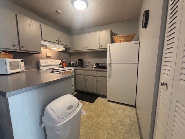 Building Photo - 178 Treetop Cir
