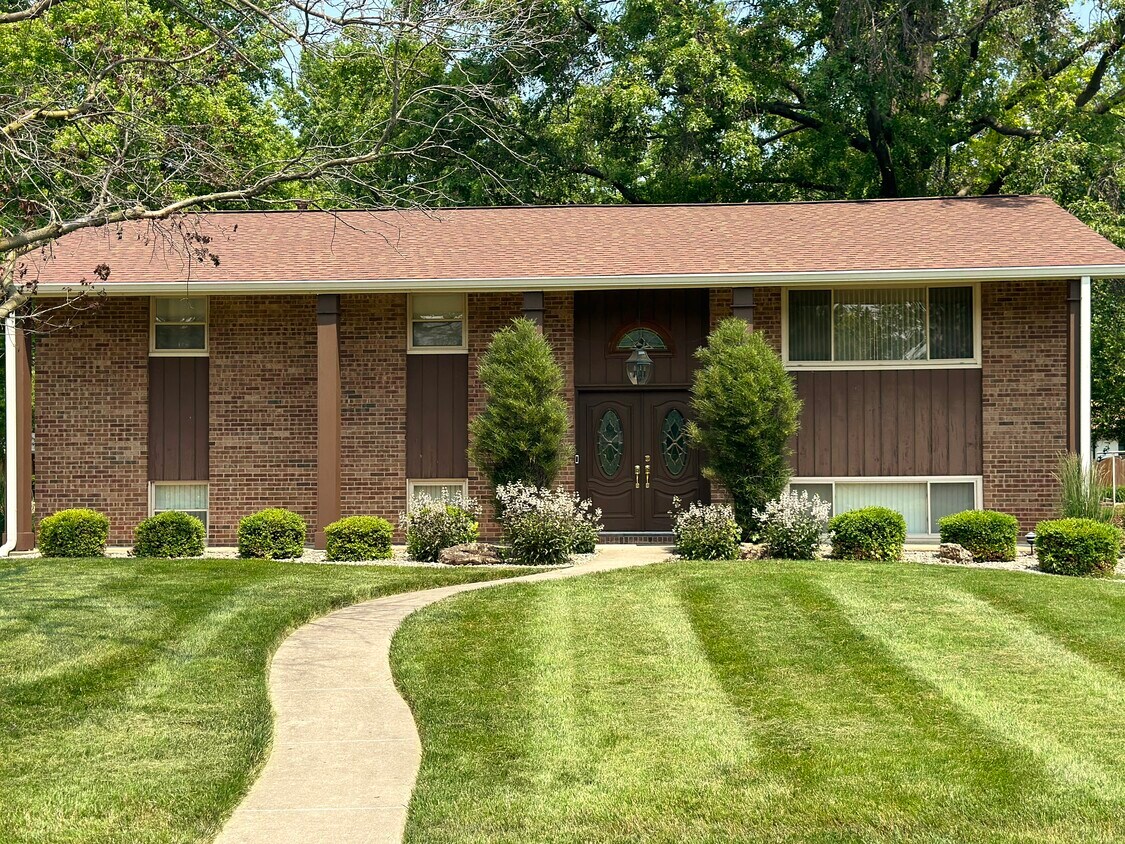 200 Louise Dr, Collinsville, IL 62234 House Rental in Collinsville