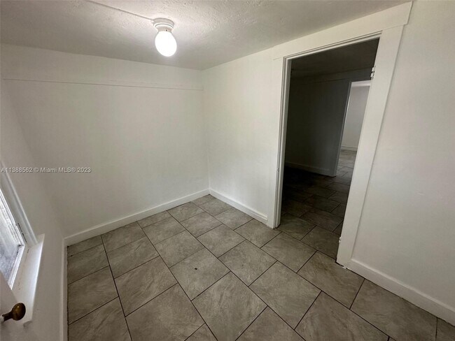 Building Photo - 225 NE 56th St