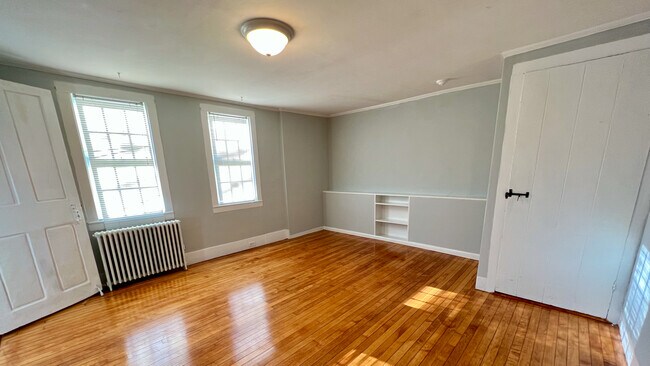 bedroom 1 - 2 White St