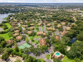 Building Photo - 380 Lakepointe Dr