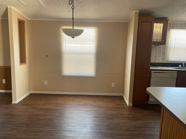 Foto del edificio - 4938 South fork Rd - Charming 3-Bedroom Ma...