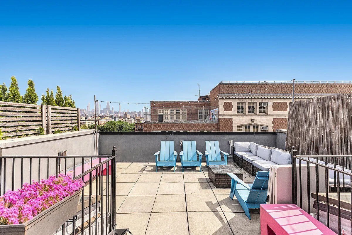 Foto principal - 326 E 4th St