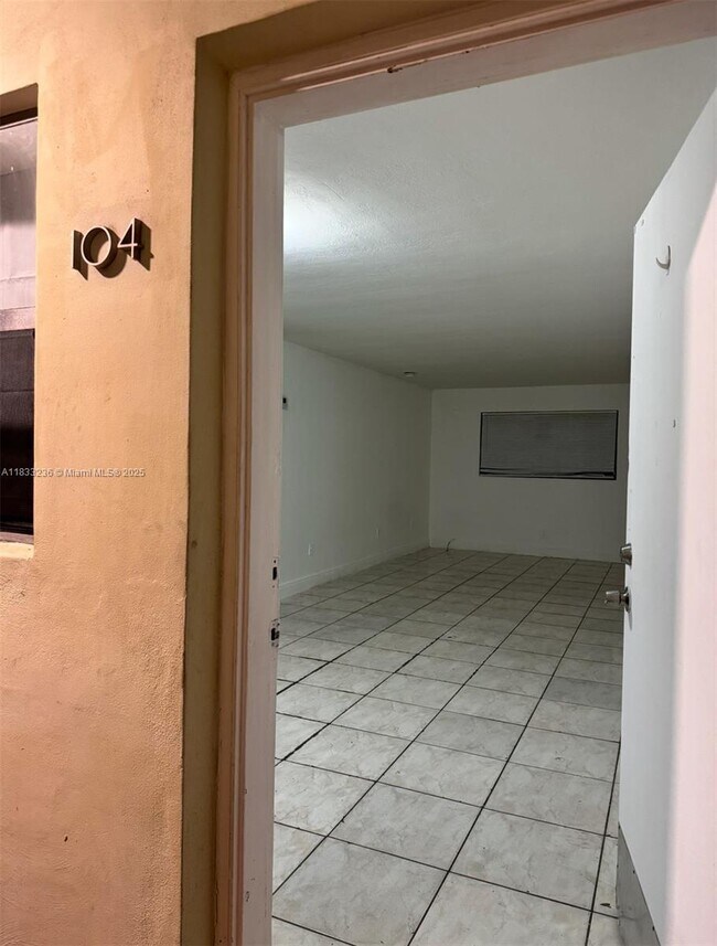 Foto del edificio - 770 NE 128th St