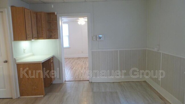 Foto del edificio - 324 N Jackson St