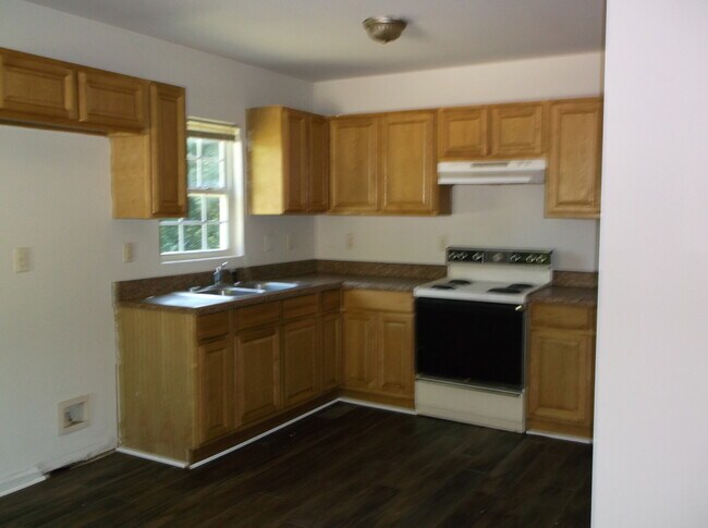 Foto del edificio - One Level House for Rent-Clemmonsville Rd....