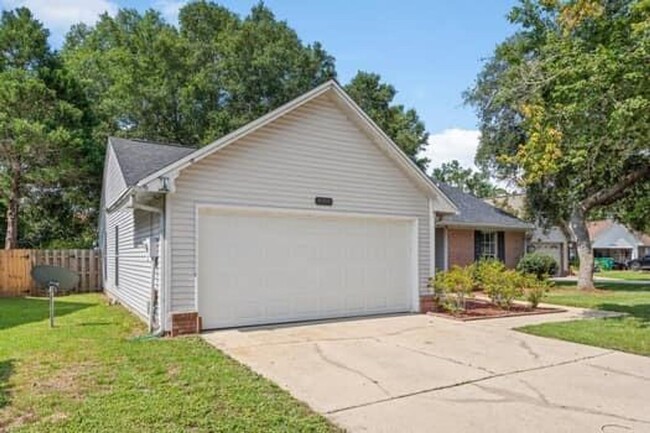 Building Photo - Beautiful Niceville Home!