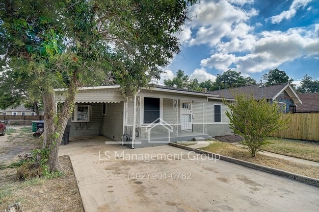 Building Photo - 609 Taft Blvd