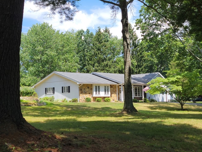 Building Photo - 335 Colgate Ln