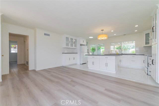 Foto del edificio - 4881 Winvale Ave