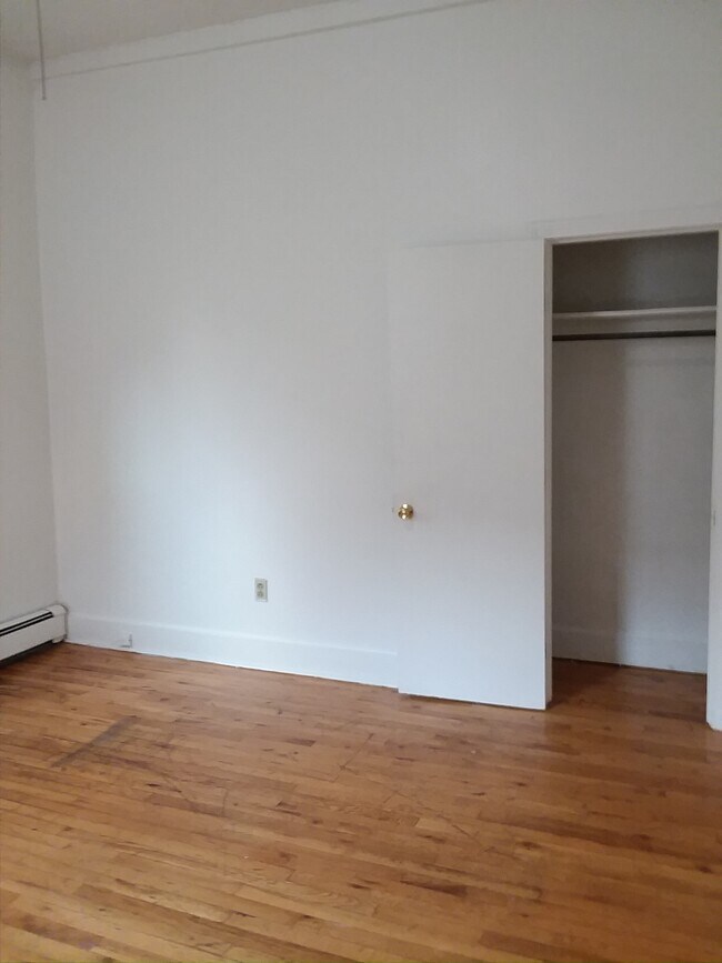 2nd BR - 255 Jefferson Ave