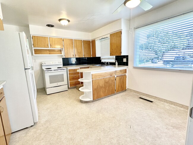 Kitchen - 1112 E 1900 N