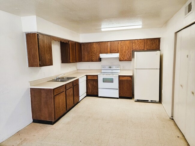 Photo - 590 W 18th Ave Apartment