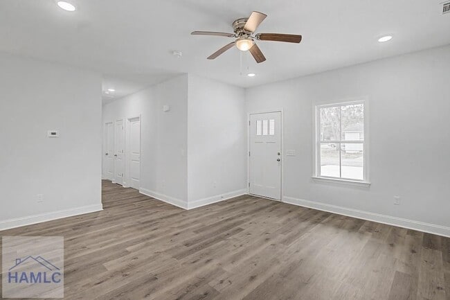 Building Photo - 205 Bagley Ave