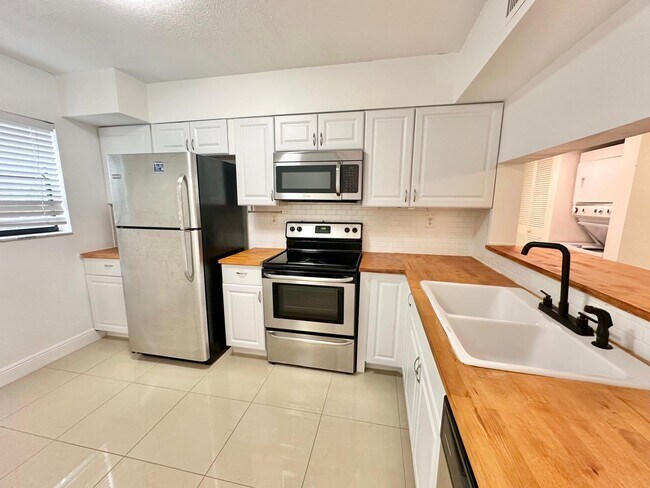 Building Photo - 3139 Millwood Ter